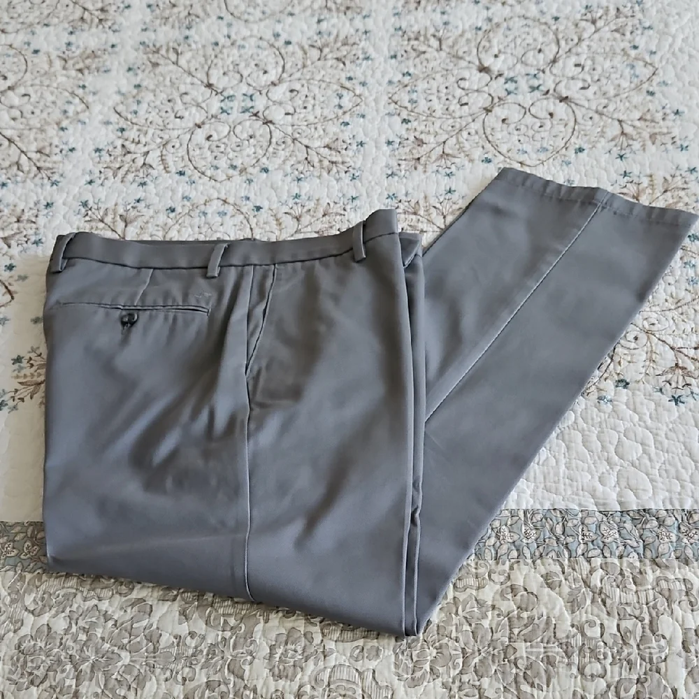 Dockers Signature Khaki Slim Fit D1 Men's Cotton Pants 33x30 Gray